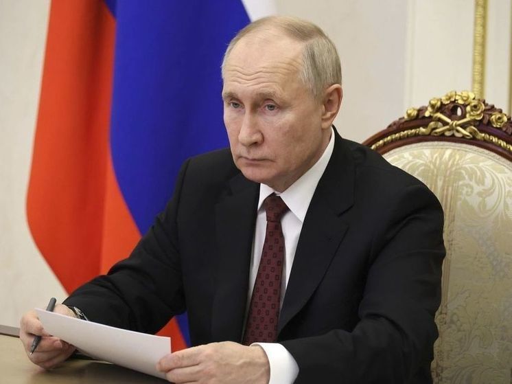 Президент России Владимир Путин согласовал закон о выплате маткапитала только гражданам России на момент рождения ребенка