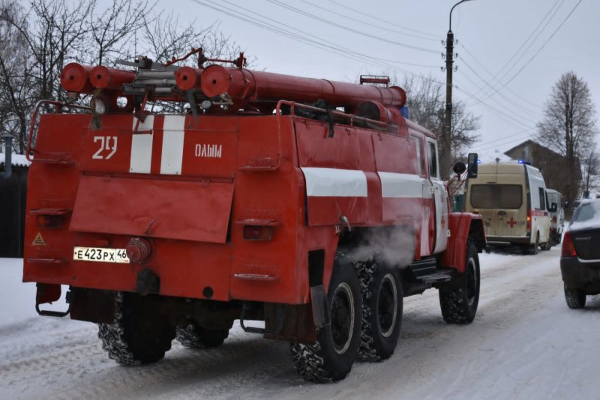 В поселке Олымский Курской области в гараже сгорела ВАЗовская «двенашка»