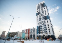 25 декабря в Екатеринбурге ключи от новых двухкомнатных квартир вручили пяти семьям, переселенным из аварийного жилья