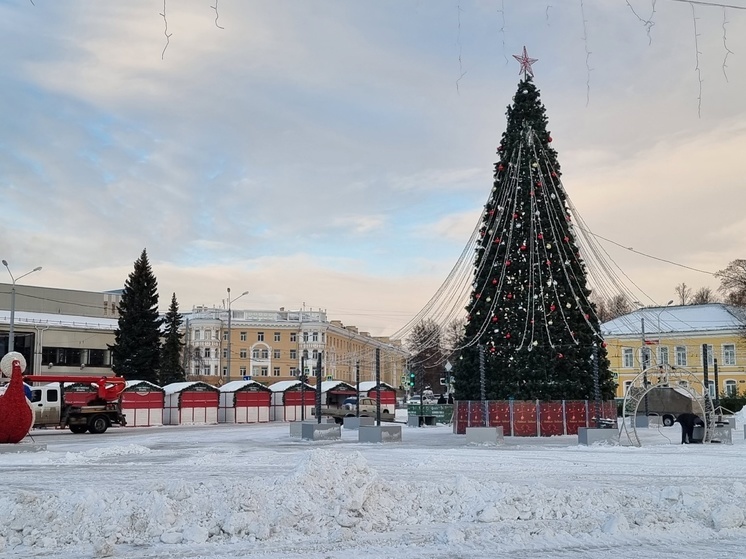 Рождественская ярмарка и каток открылись на площади в Петрозаводске