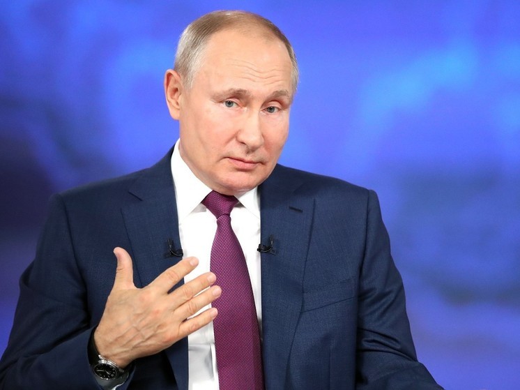 Путин заявил, что судостроительная отрасль России находится на подъеме