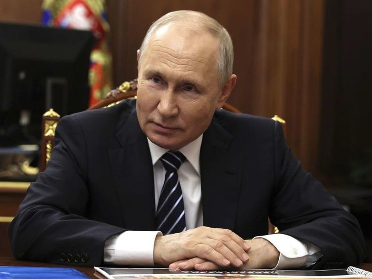 Путин подписал закон о сроках содержания иностранцев при выдворении0