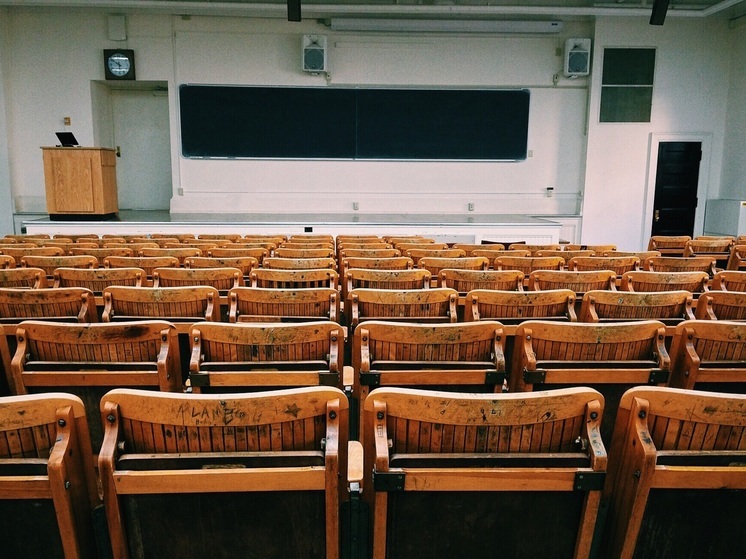 Преподаватель вуза на Сахалине перевела мошенникам более 4 млн рублей