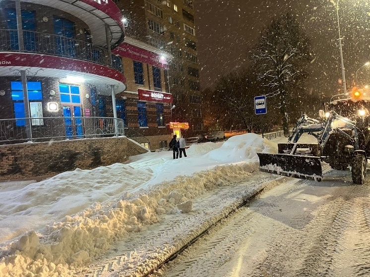 26 декабря в Йошкар-Оле расчищают от снега дворы и межквартальные проезды