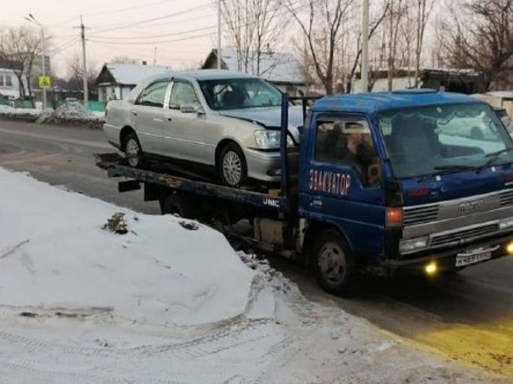 В Хабаровске на улице Шелеста в ДТП попали иномарка и пассажирский автобус