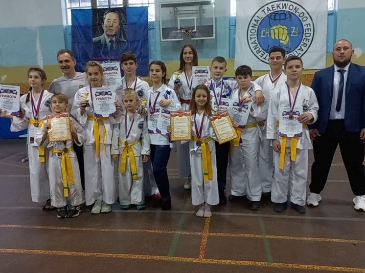 Запорожские спортсмены приняли участие в турнире по тхэквондо в Крыму