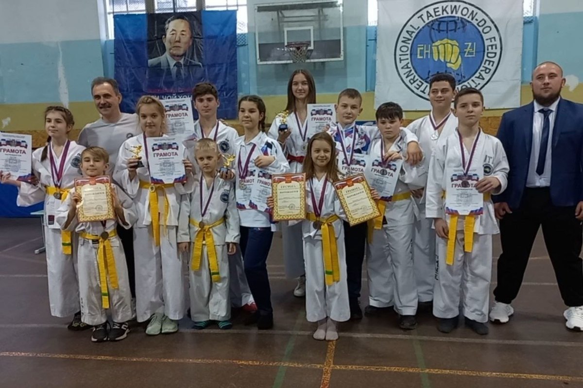 Запорожские спортсмены приняли участие в турнире по тхэквондо в Крыму