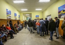 Украинское издание «Страна.ua» сообщает, что внесенный в Верховную Раду Украины законопроект правительства о мобилизации предусматривает лишение отсрочки студентов, которые получают второе высшее образование.