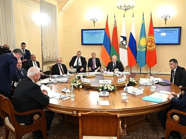 Главы Армении и Азербайджана встретились в Петербурге 26 декабря