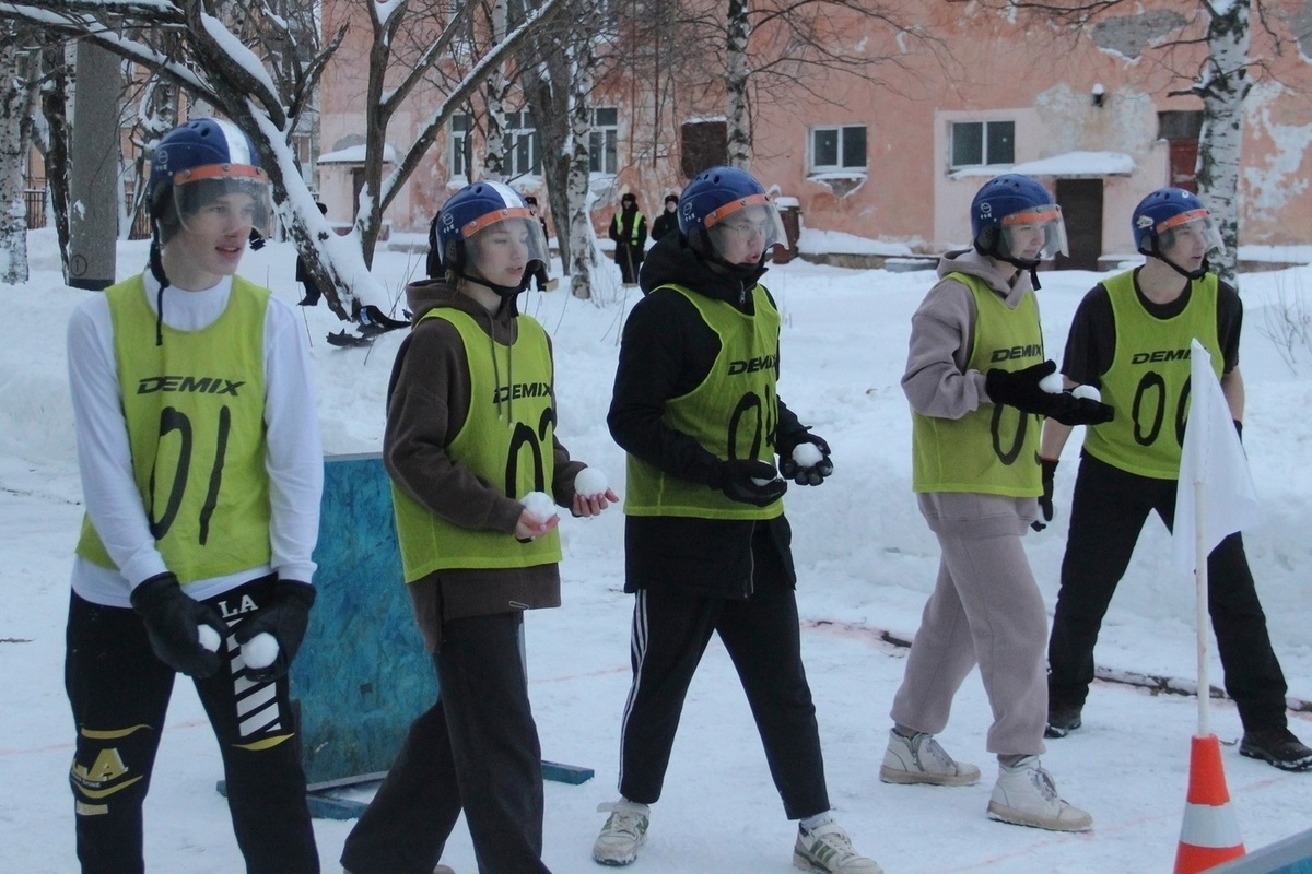 В Северодвинске прошел турнир по игре в снежки