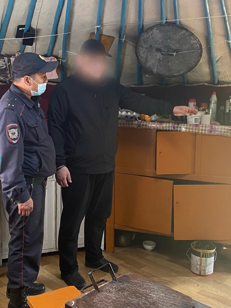 В Туве двое братьев убили двух лиц и покушались  на убийство третьего