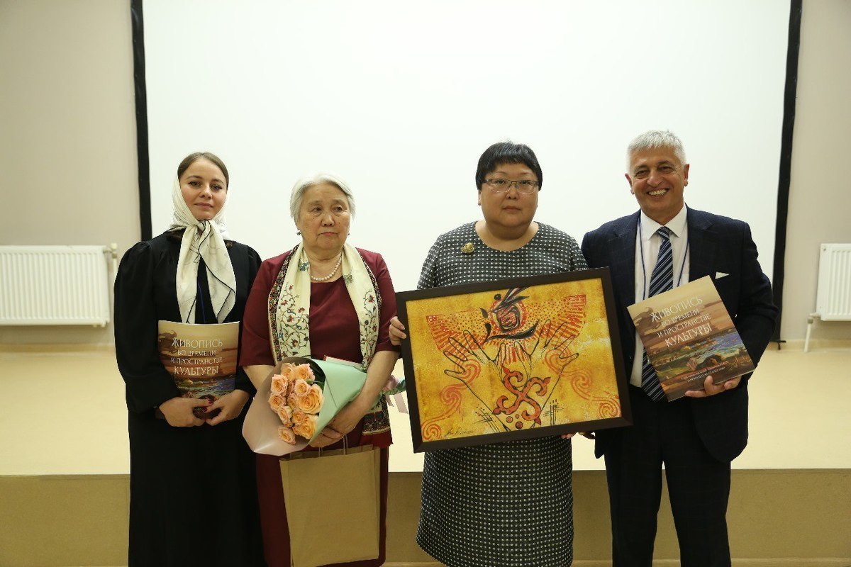 В Калмыкии провели презентацию двух сборников, посвященных художнику Г. Рокчинскому