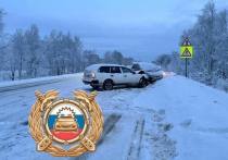 В Южно-Сахалинске утром 26 декабря столкнулись автомобили Toyota Wish и Toyota Corolla