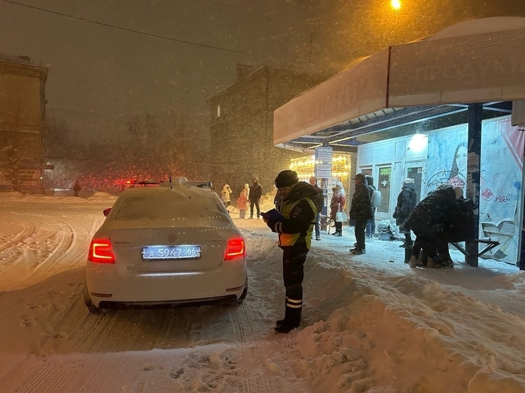 Автобус из-за снегопада травмировал женщину-пешехода в Каменске-Уральском