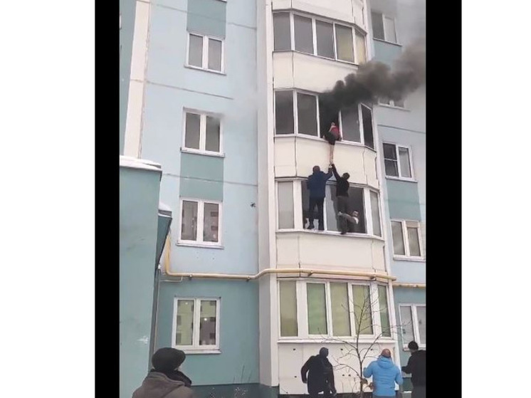 В Ярославле росгвардеец, спасший из огня женщину и ребенка, получил медаль