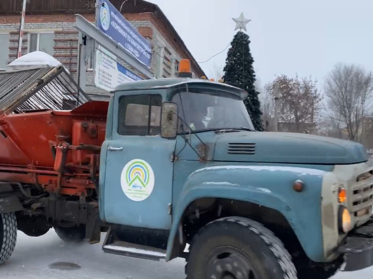 В Улан-Удэ усилили подсыпку дорог из-за выпадения снега