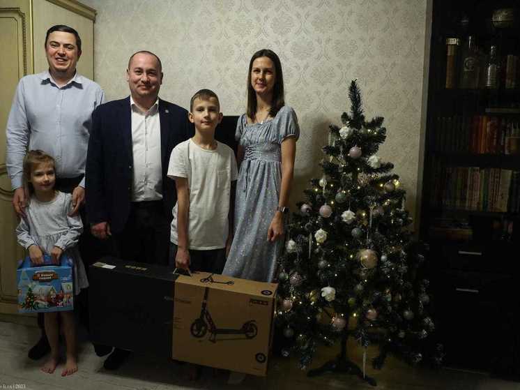 Министр экономразвития Ставрополья передал подарки юным участникам «Елки желаний»