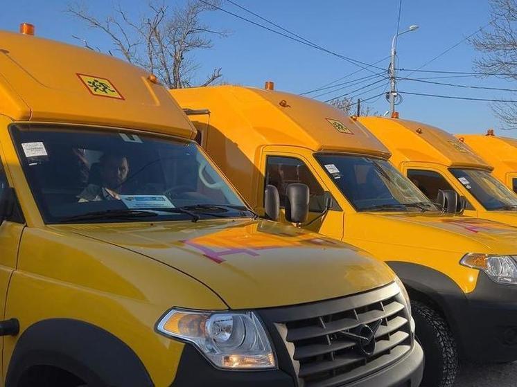 Новые автобусы получили школы пяти районов Сахалина