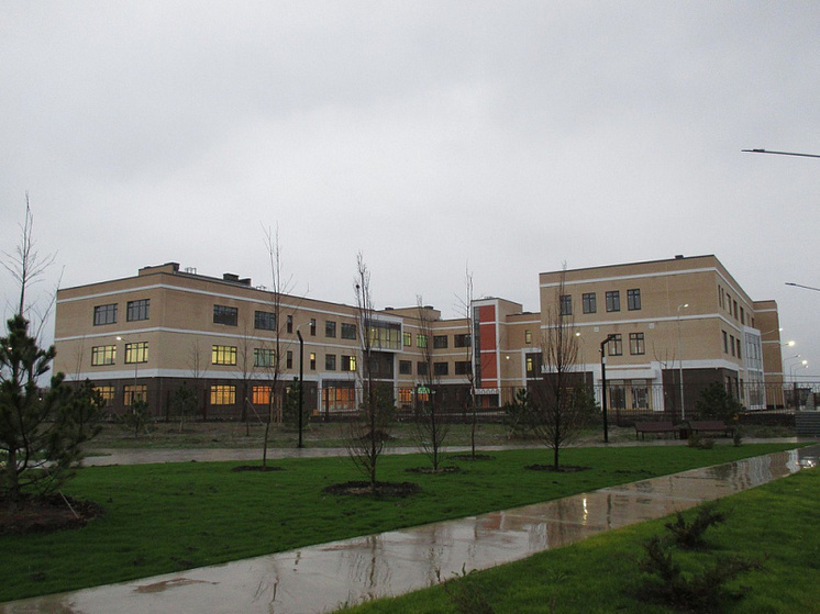 Еще две школы достроили в Краснодаре