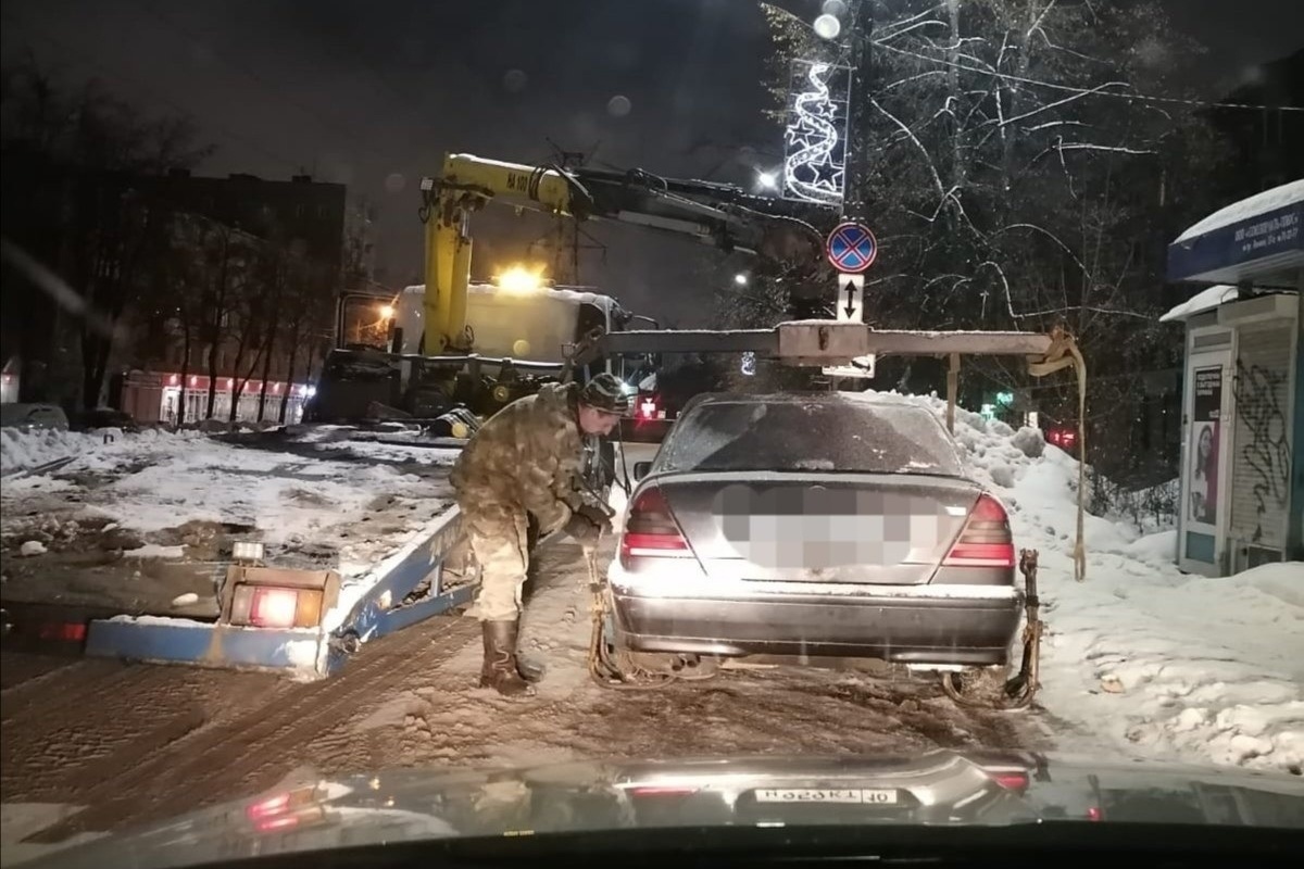 Десять машин в Петрозаводске помешали ночной уборке снега