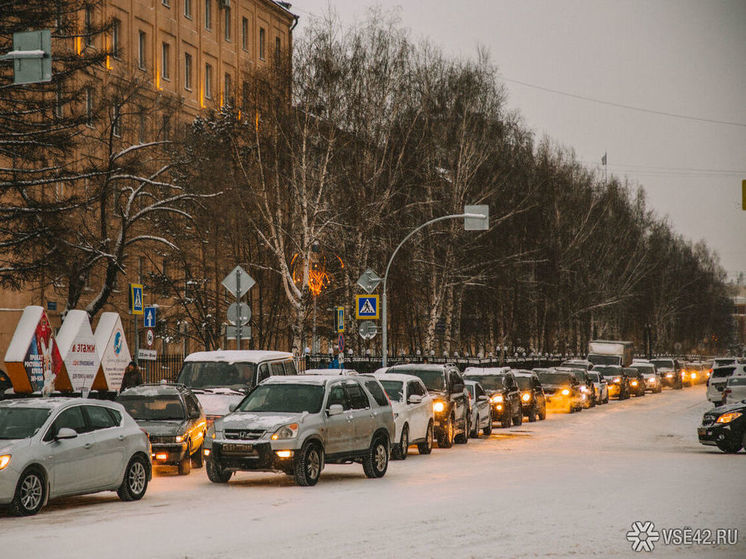 Пробки в 8 баллов сковали движение на дорогах Кемерова