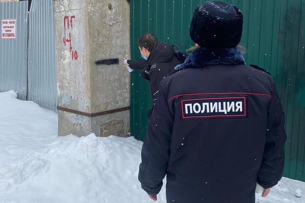 Чистые стены Костромы: активисты «Движения первых» совместно с полицией удаляют нарко-рекламу