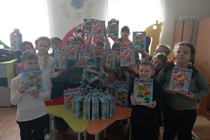 Дети Запорожской области получили больше 3 тысяч подарков из Карелии