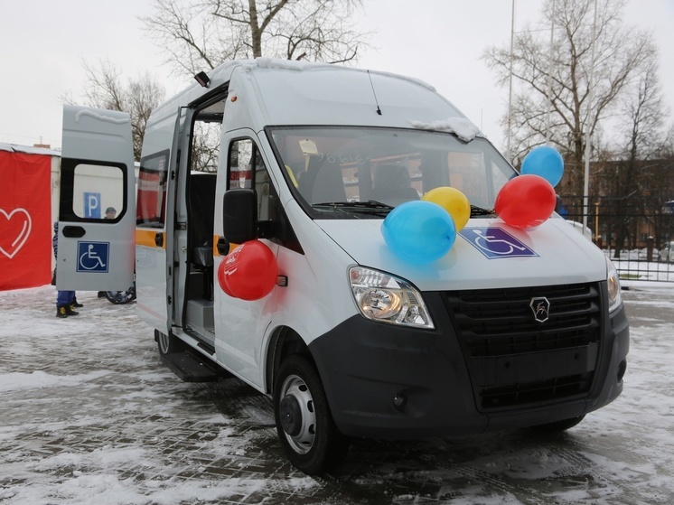 Серпуховскому спортивному клубу «Равные возможности» подарили новый микроавтобус