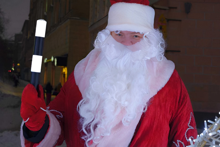 В Мурманске состоялась профилактическая акция «Дежурный Дед Мороз»