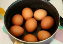 Средняя цена куриных яиц в России за неделю с 19 по 25 декабря выросла на 3,95%, а всего с начала 2023 года подорожание этого продукта составило 58,97%