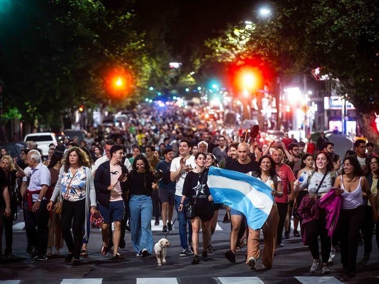 В Буэнос-Айресе возобновились протесты против реформ президента Милея