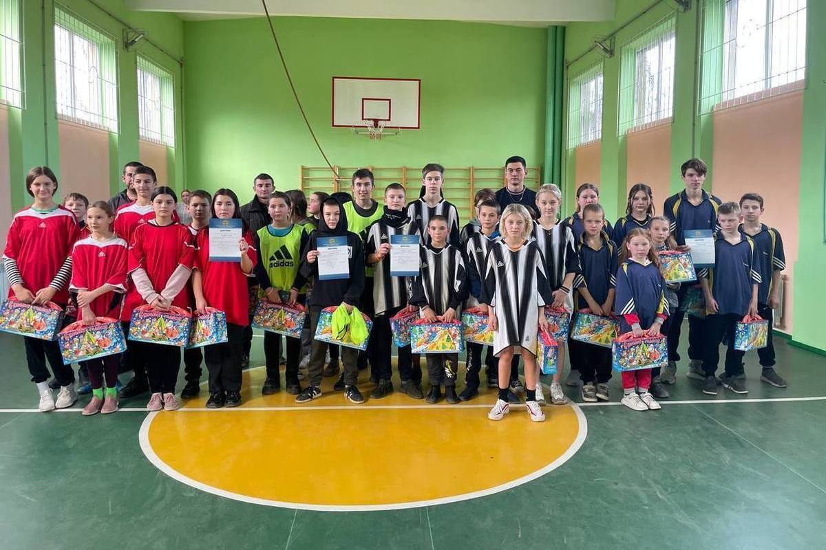 “New Year's fun starts” took place in the gym of the Nizhnesy Rogozsk school