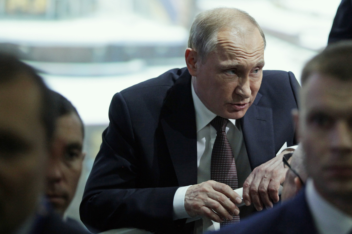 Путин заявил, что зарплата педагогов должна быть систематизирована