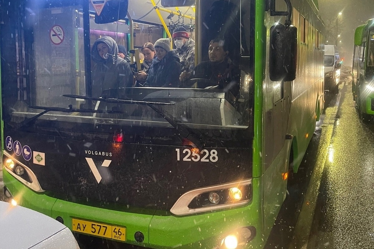 В Курске водитель автобуса Volgabus напал на автоледи