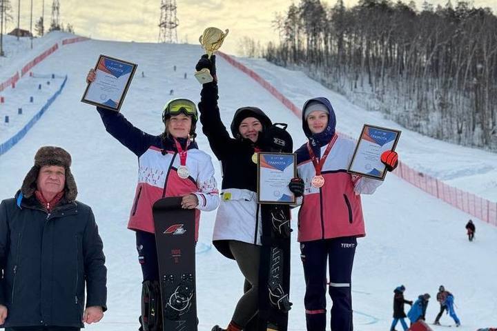 София Надыршина завоевала две золотые медали на Кубке России по сноуборду