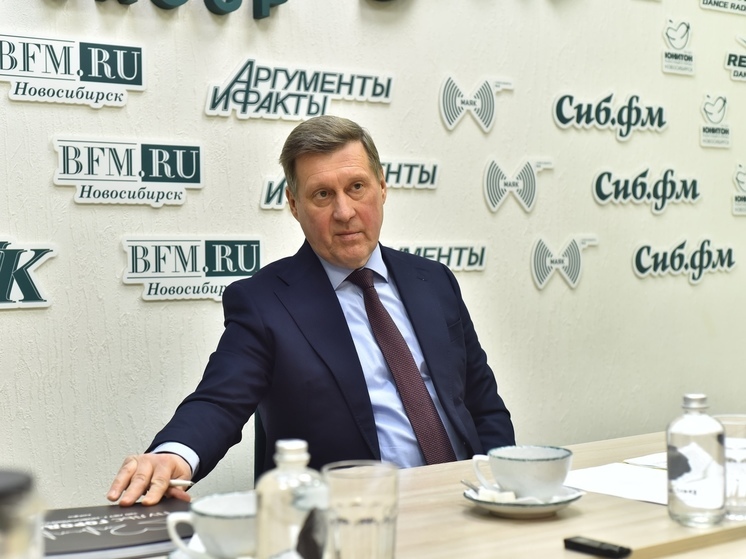 Мэр Новосибирска Анатолий Локоть продолжает работу на своем посту