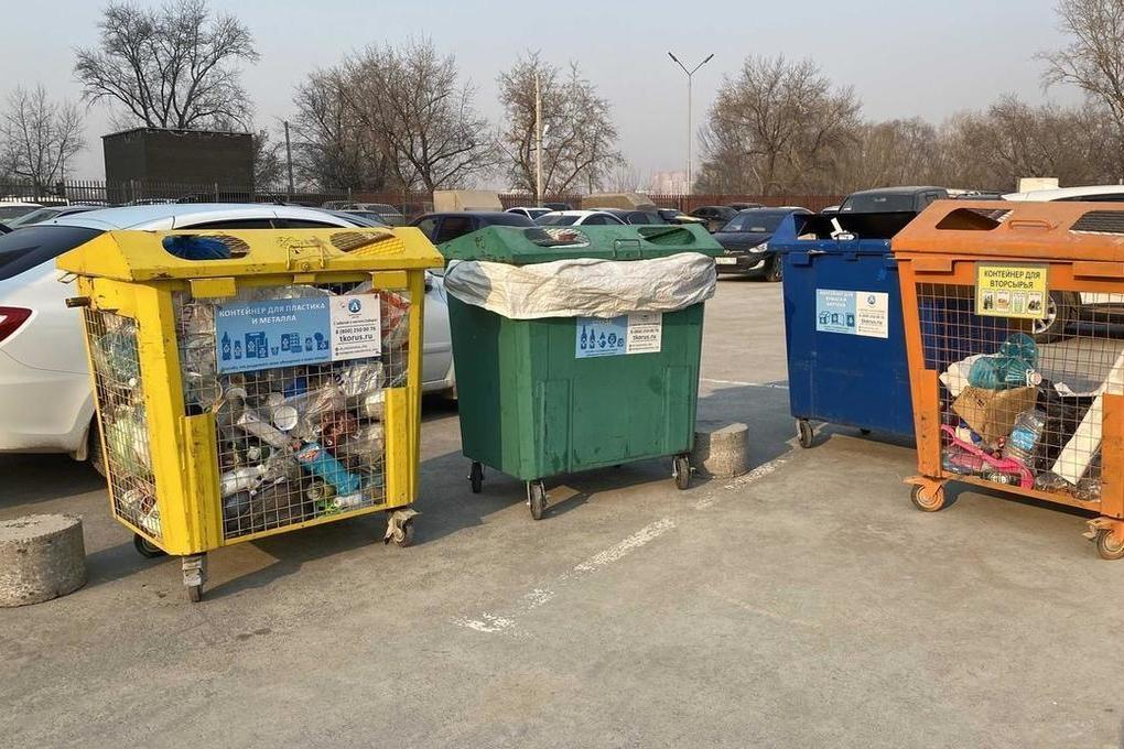 Новосибирцам назвали контакты для жалоб на переполненные мусорные баки
