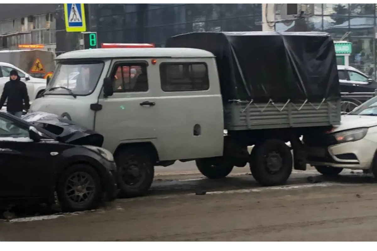 Костромское управление ГИБДД рассказало о причинах вчерашней эпической пробки на Советской улице