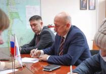 Депутаты Сахалинской областной думы поставили свои подписи в поддержку Владимира Путина, который баллотируется новый президентский срок