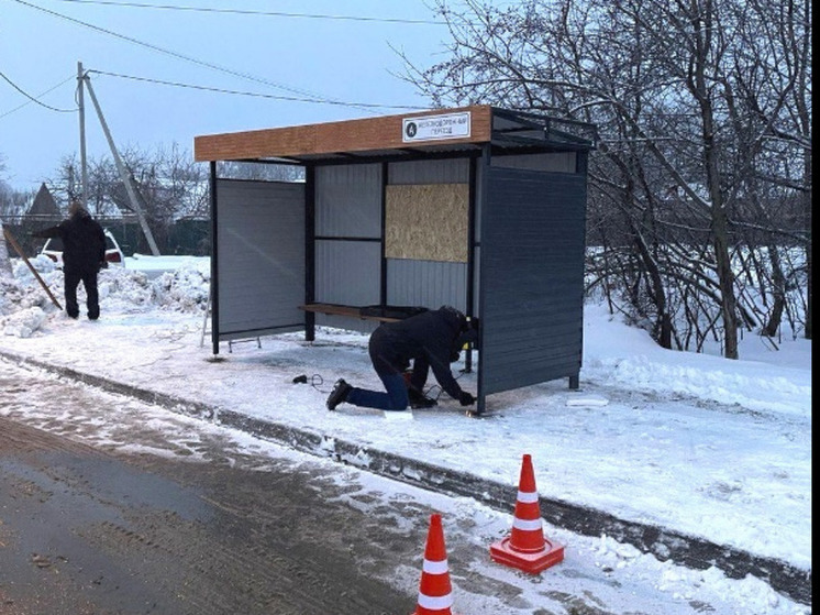 В Пензе установили новый остановочный павильон