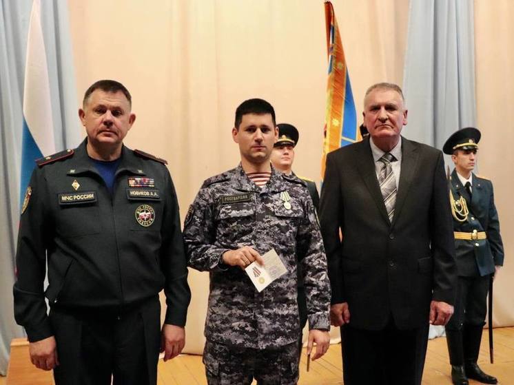 В Орле росгвардейца наградили медалью «За спасение погибающих на водах»