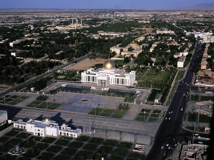 В Туркменистане запретили праздновать Новый год