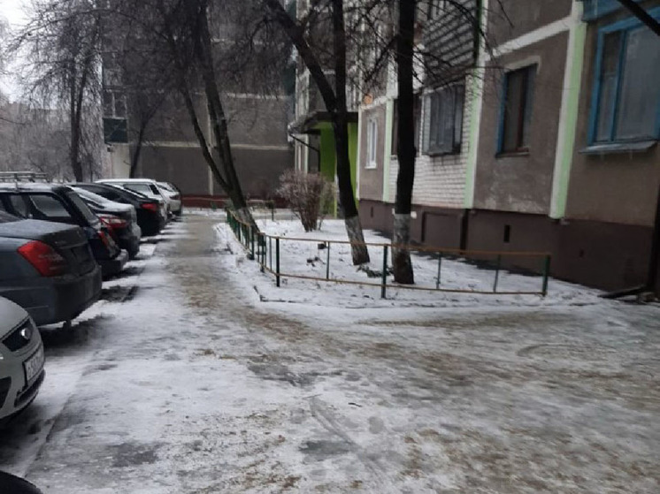 В Курске на уборку 2525 дворов вышли 640 дворников