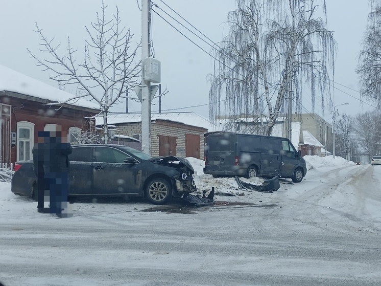 В Касимове Рязанской области столкнулись микроавтобус и легковушка