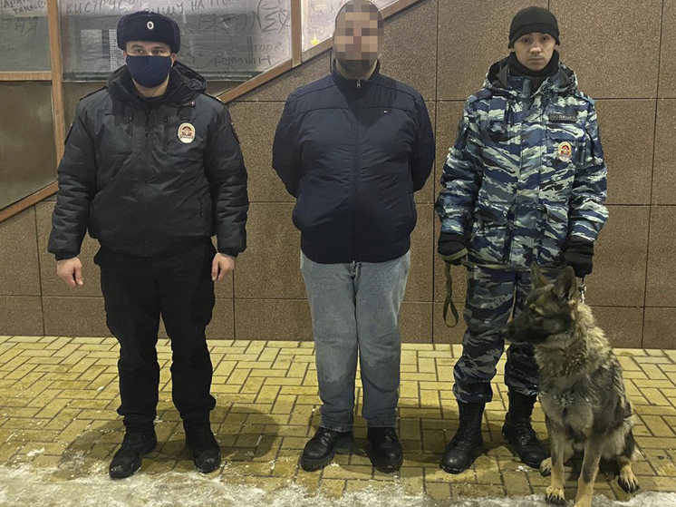 На улице Кальной в Рязани задержали 22-летнего мужчину с наркотиками