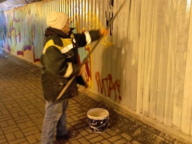 В Белгороде устранили последствия вандализма в подземном переходе возле рынка «Семейный»