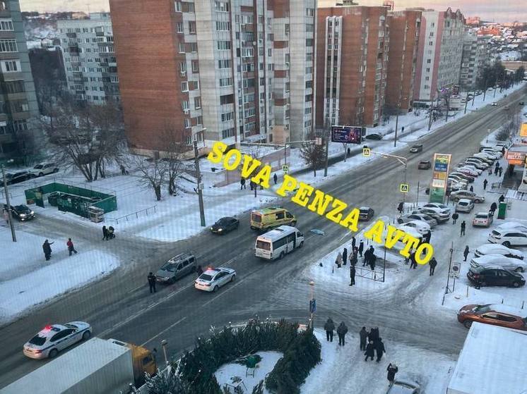 В Пензе автомобиль сбил девушку на улице Кижеватова