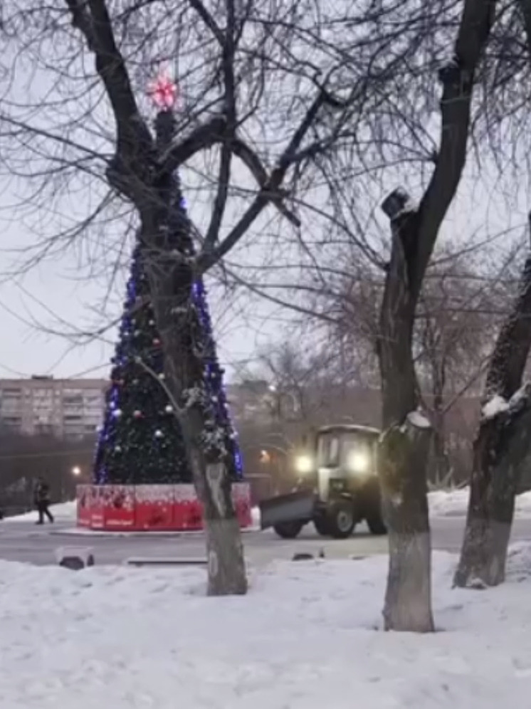 Хоровод вокруг елки в Подольске водил одинокий трактор