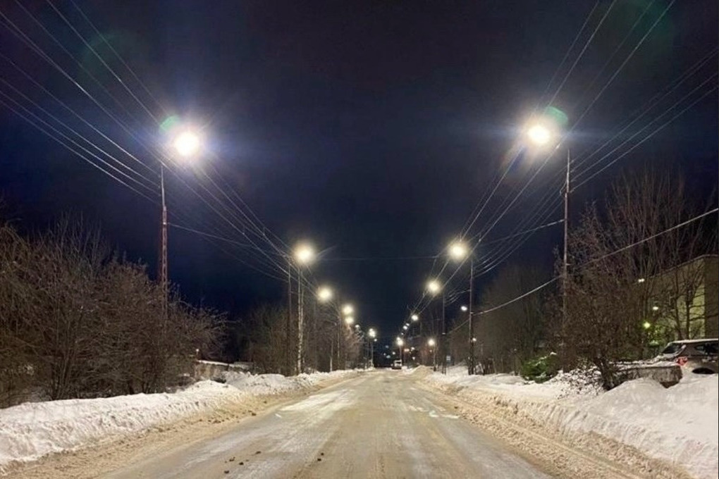 Новые мощные фонари появились на улице Петрозаводска