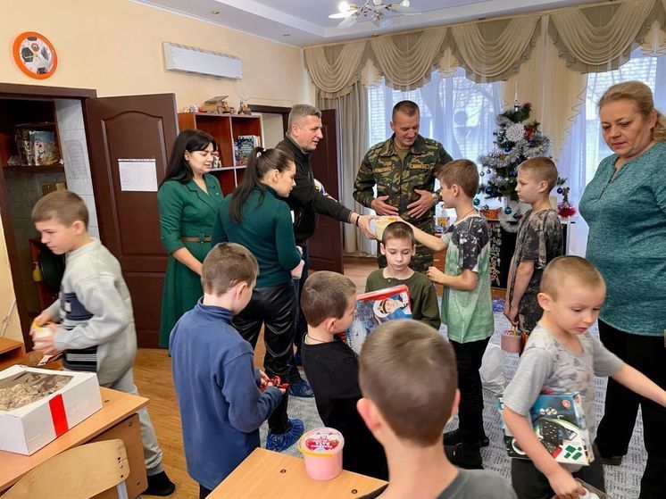 Дети из Луганска получили подарки из Орловской области